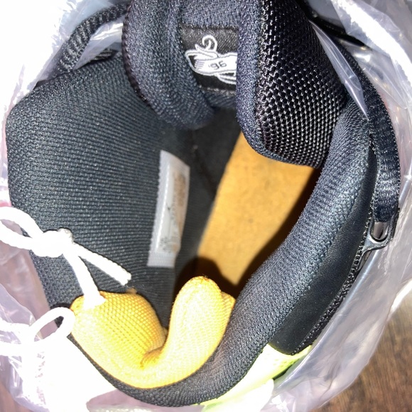 2 pairs of Jordan 6 Rings. Multi Colored. Good to Excellent condition on both. - Picture 6 of 10